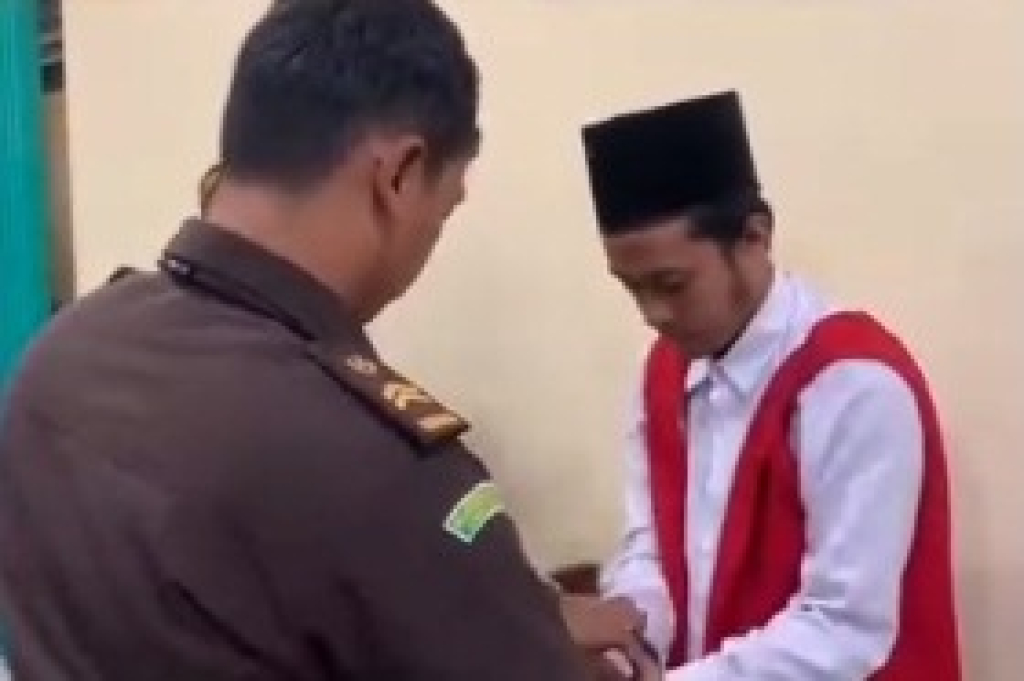 Sulthon Farid Ahmadi (kanan)