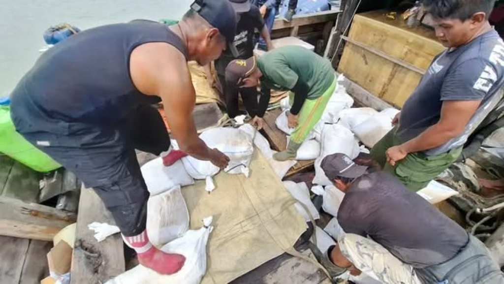 Timah yang hendak diselundupkan lewat perahu nelyan