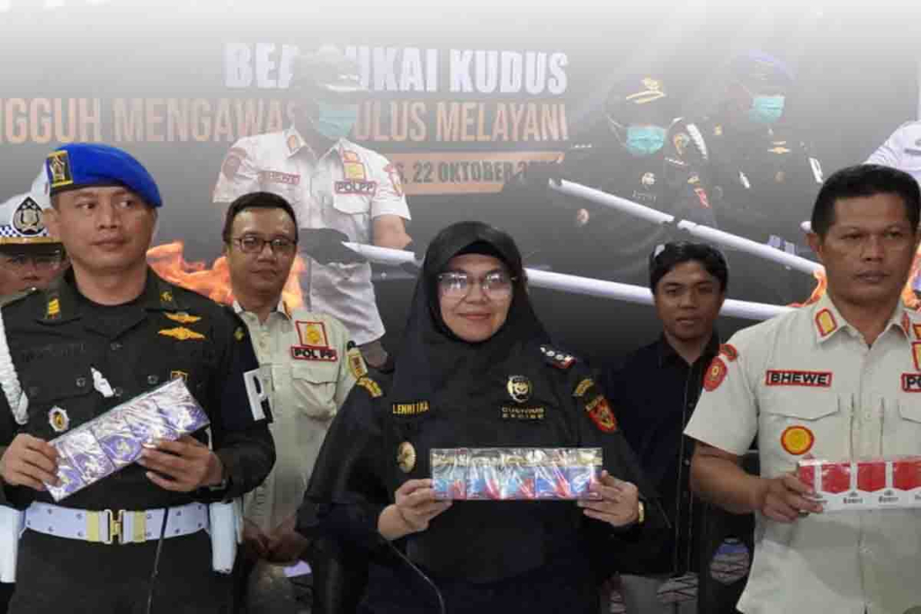 Bea Cukai Kudus menunjukkan barang bukti rokok ilegal