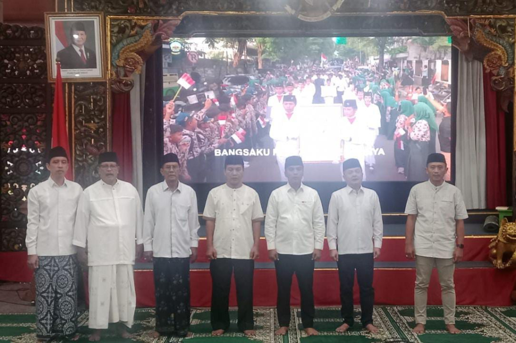 Bupati Bangkalan, Lukman Hakim (tengah) saat safari Ramadhan 2026 bersama jajarannya
