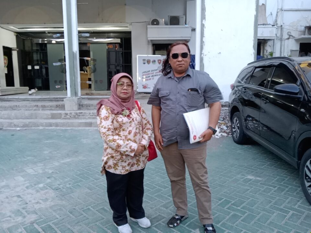 Erna Prasetyowati dan Dodik Firmansyah usai pemeriksaan di Satreskrim Polrestabes Surabaya