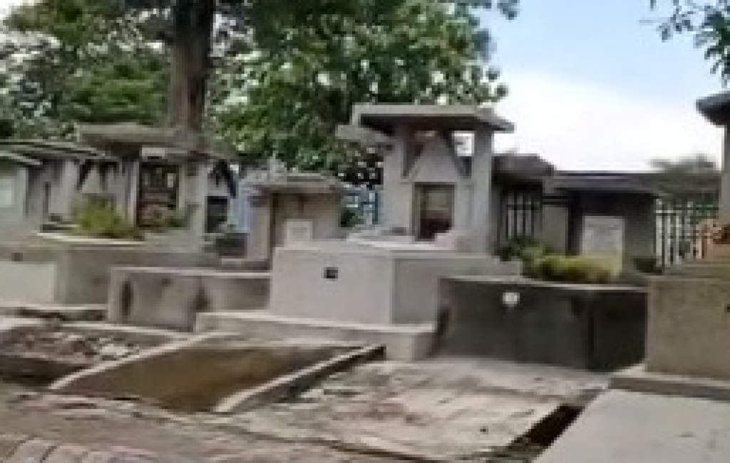 Makam Kembang Kuning Surabaya