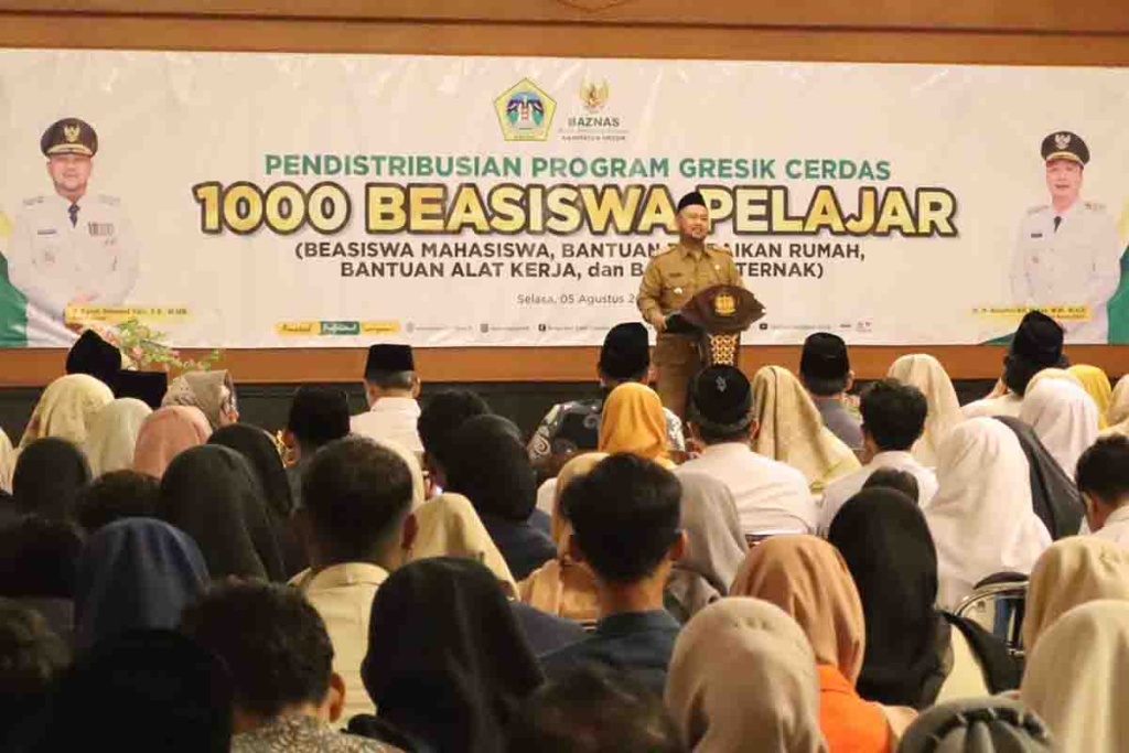 Penyaluran Beasiswa oleh Bupati Gresik