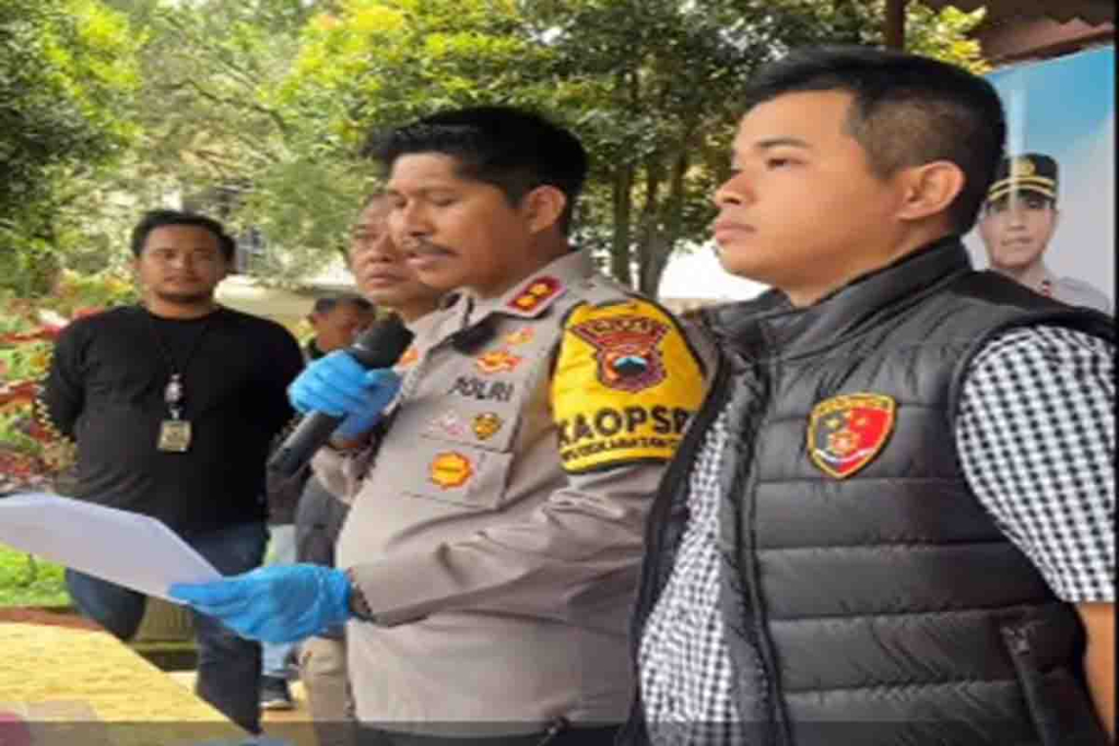 Kapolres Salatiga didampingi Kasat Reskrim saat konpers