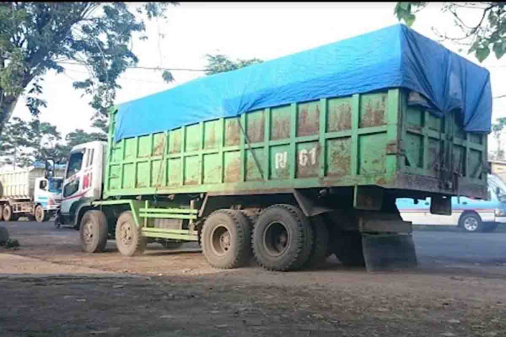 Truk PT Tiga Bintang Putra