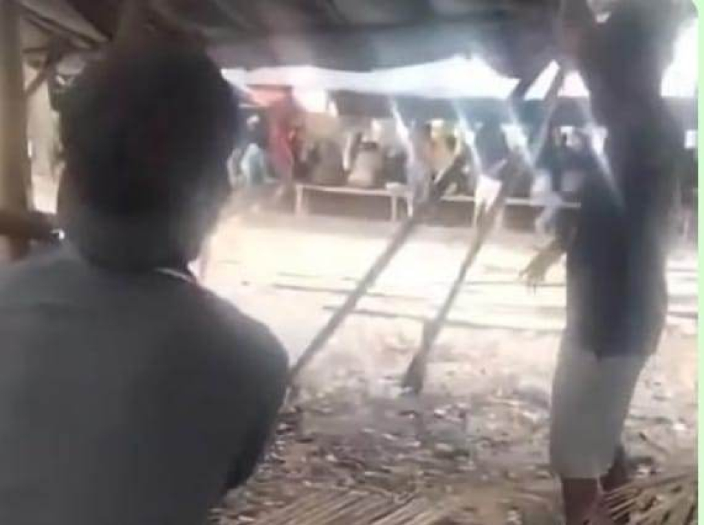 Sabung ayam di Desa Karangduren, Kabupaten Jember