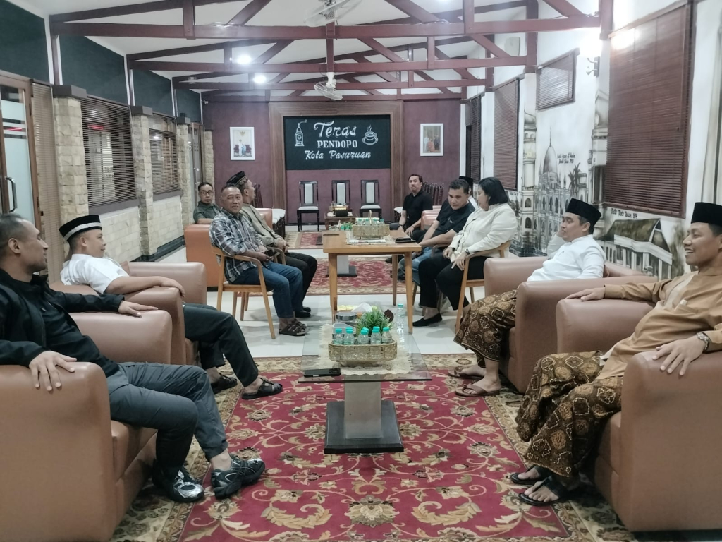 Suasana rapat di dalam Rumdin Walikota Pasuruan bersama instansi terkait