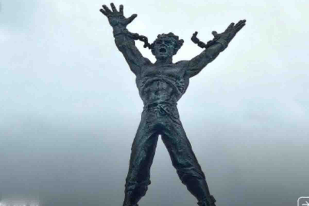 Patung raksasa Johannes Abraham Dimara di Jakarta