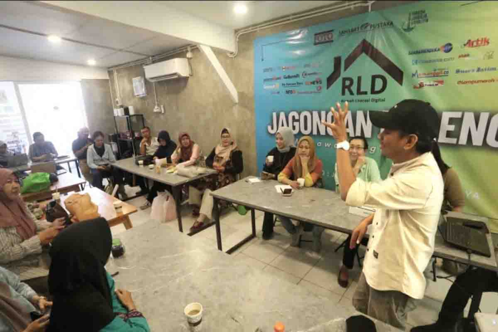 Fatchur Rohman saat pemaparan tentang hapus berita tanpa jalur resmi melalu sengketa pers