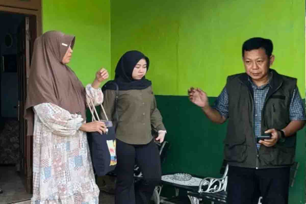 Sri Utami saat ditangkap tim Kejagung dan Kejati Jatim