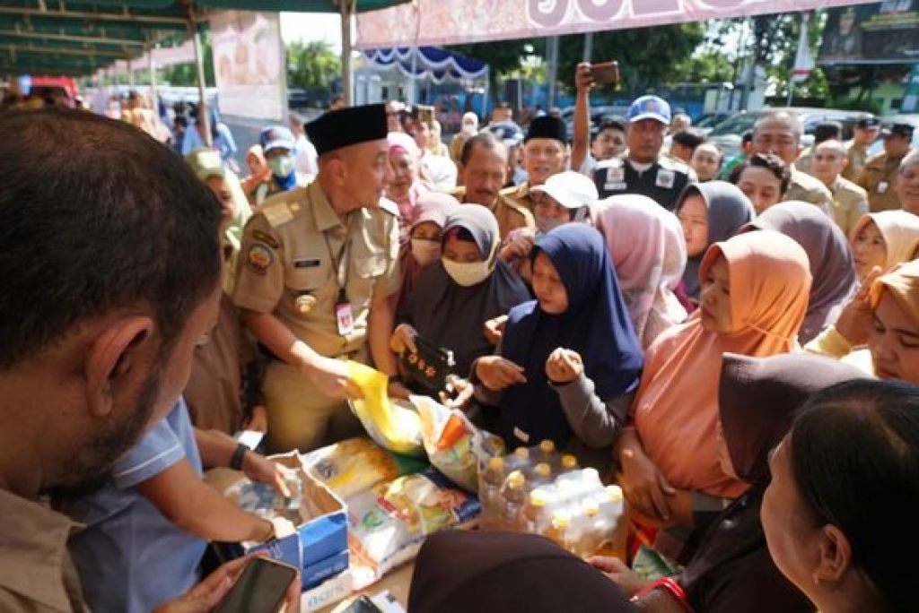 Pemerintah Kabupaten Bangkalan menggelar gerakan pangan murah. 