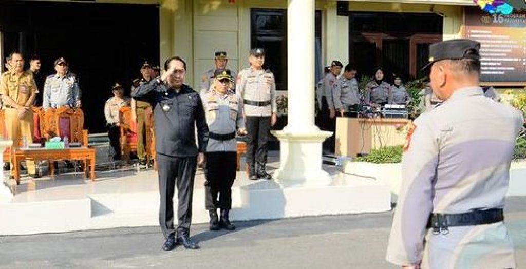 Bupati Popo Ali saat apel pagi