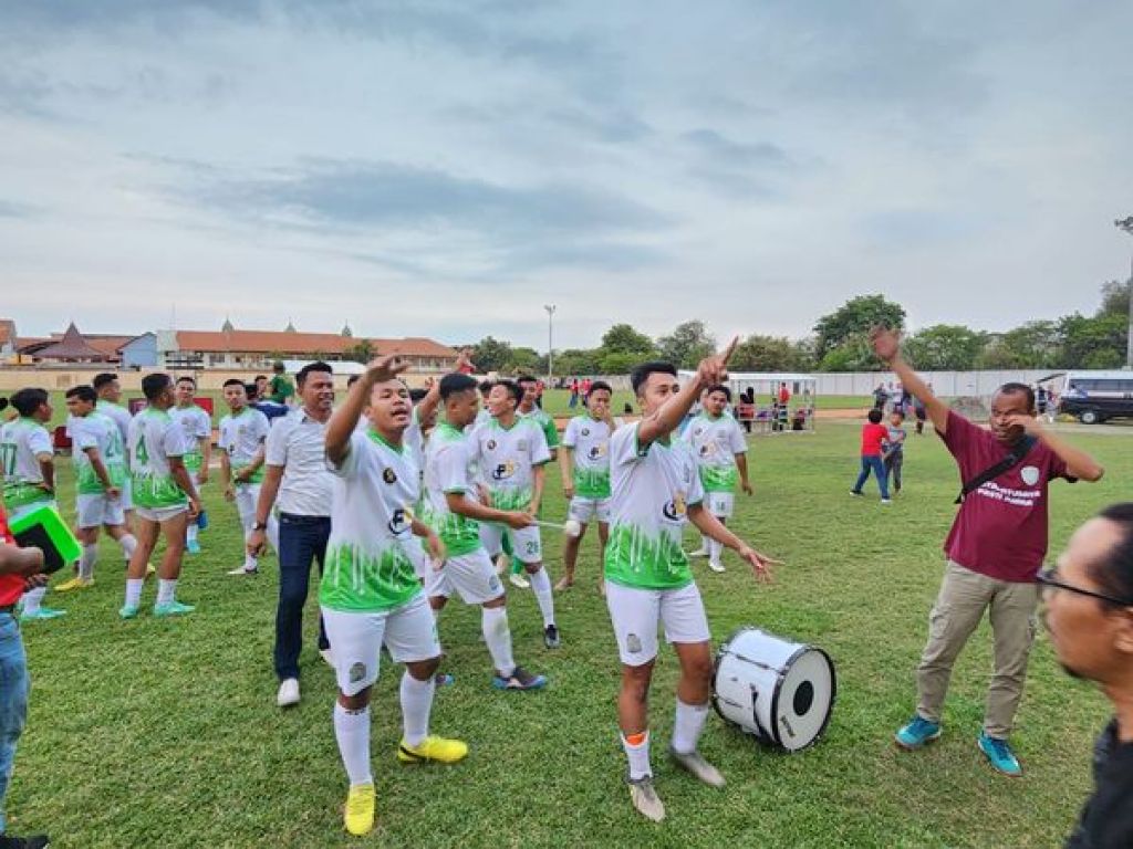 Pertandingan final turnamen yang diikuti perwakilan korwil se-Jatim itu bertempat di Stadion Jenggolo