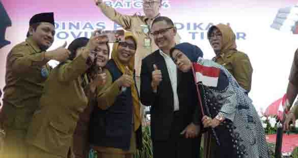 Aries Agung Paewai bersama peserta Creative Camp tahun 2023