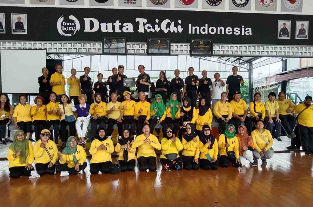 Peserta Duta Taichi dan narasumber seminar, Laoshi Haryanto