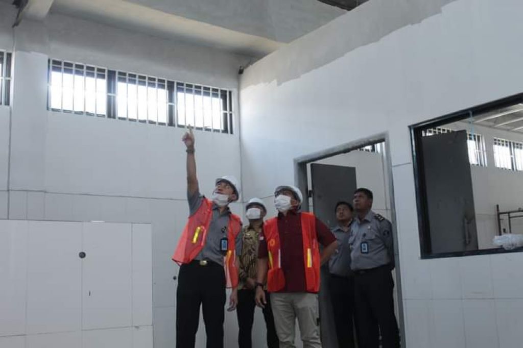 Kakanwil Kemenkumhan Jatim tinjau proyek Rutan Surabaya