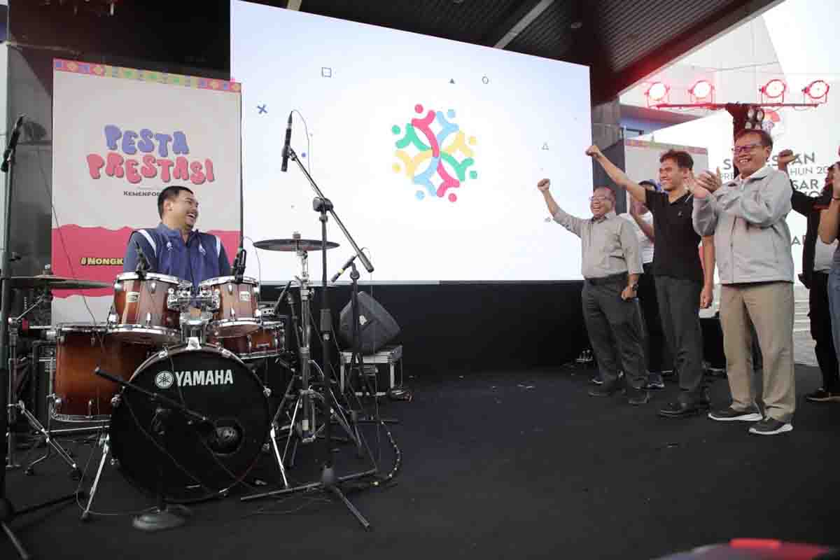  Kick off Peringatan Hari Sumpah Pemuda 2023 ditandai dengan pemukulan drum oleh Menpora Dito.