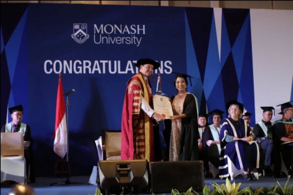 Wisuda mahasiswi Monash University