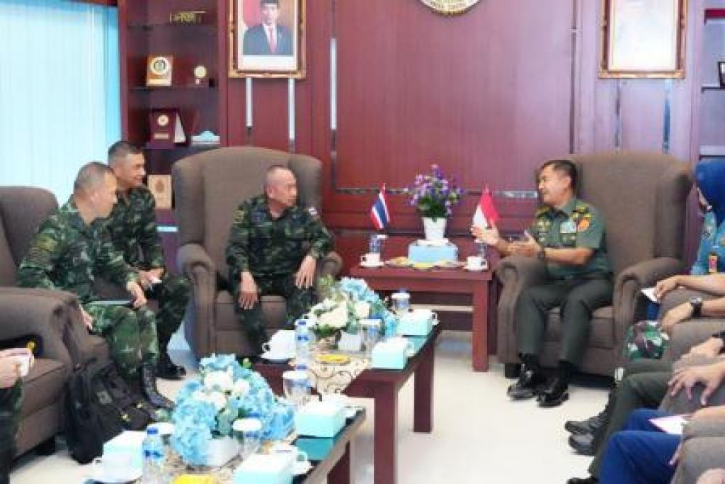 Letnan Jendral TNI Bambang Ismawan, S.E., M.M menerima STAFFEX Angkatan Bersenjata Thailand