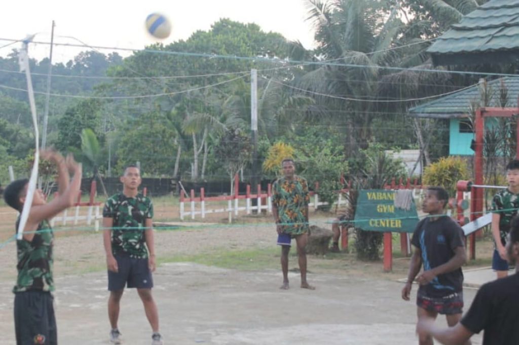 Olahraga bersama anggota Pos Yabanda di Kampung Yabanda