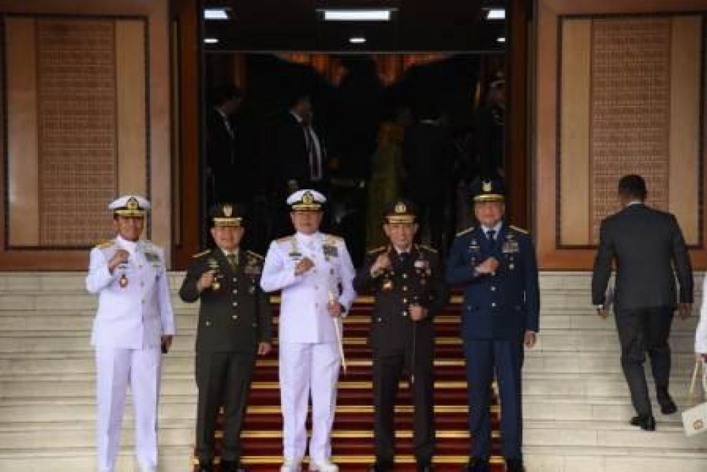 Laksamana TNI Yudo Margono bersama KASAL, KASAD, KASAU, dan Kapolri