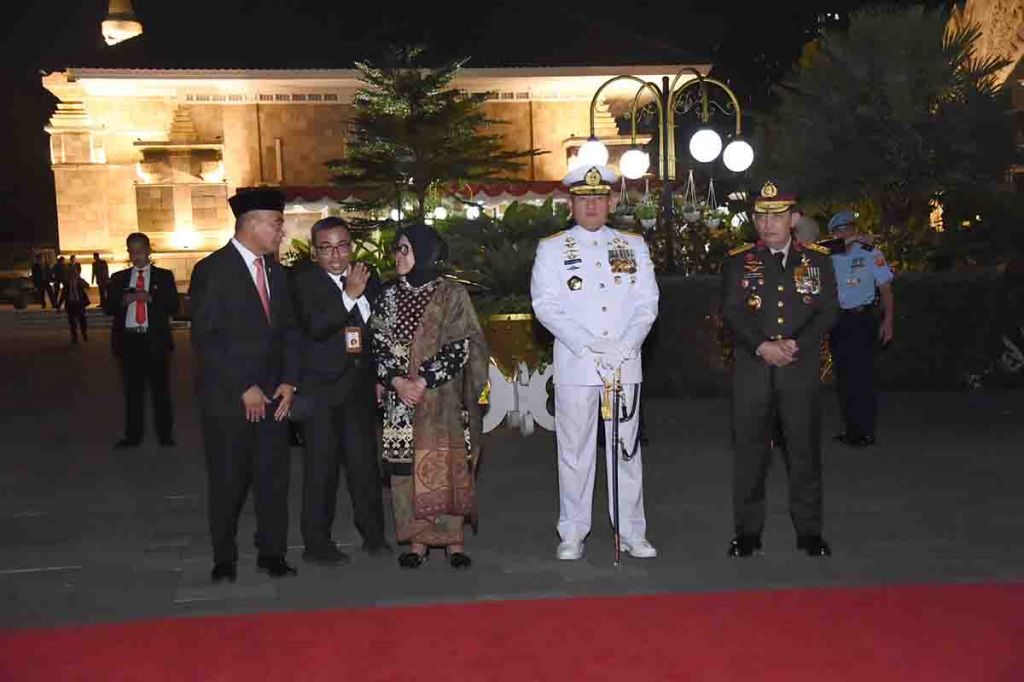  Laksamana TNI Yudo Margono, S.E., M.M. mengikuti Apel Kehormatan dan Renungan Suci (AKRS) 