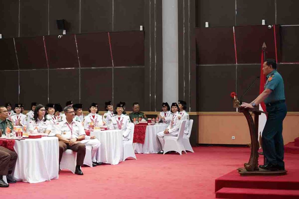 Laksamana TNI Yudo Margono, saat menerima 76 Pasukan Pengibar Bendera (Paskibra) Tahun 2023