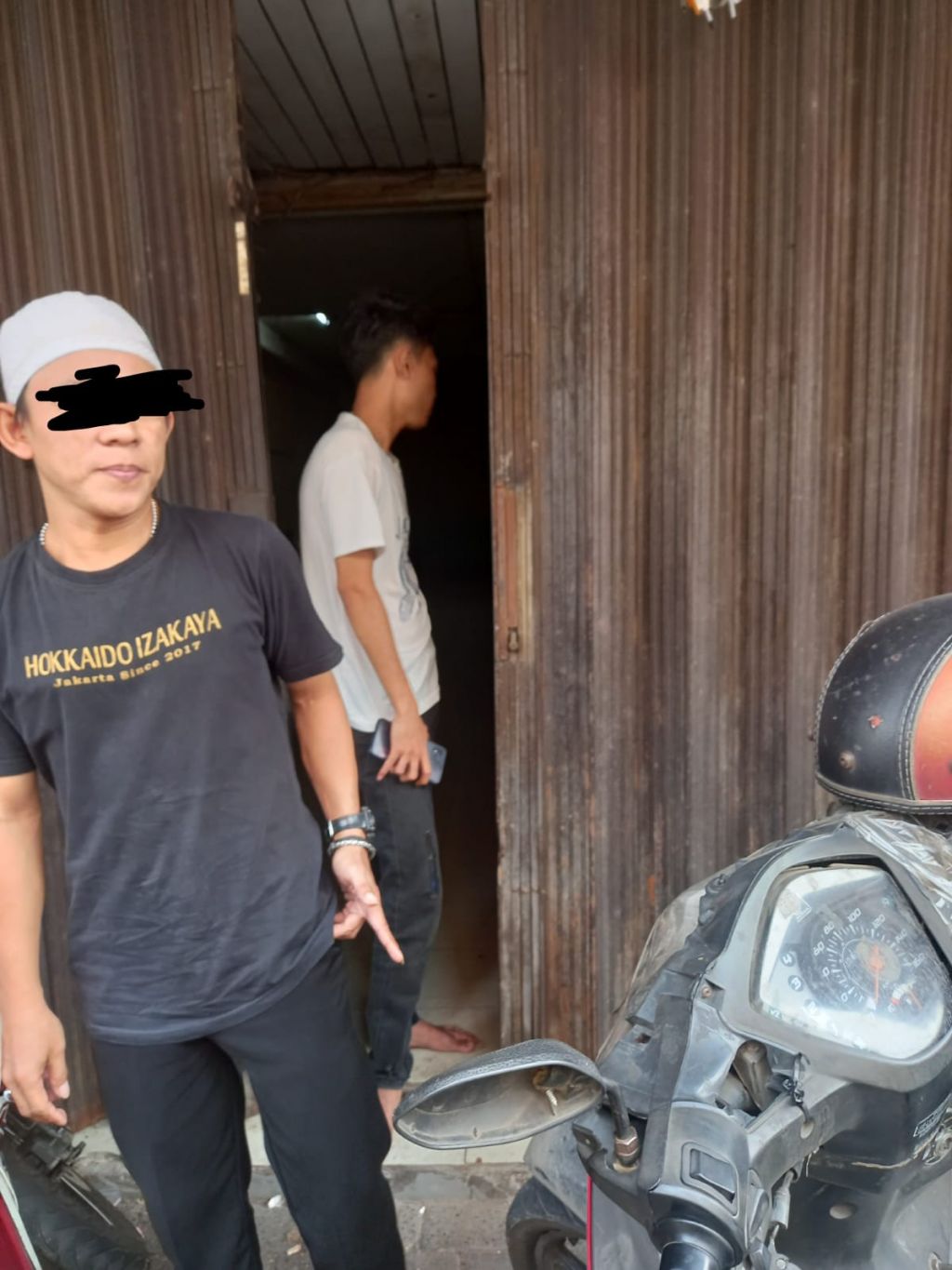 Terduga perusak gembok ruko milik IH