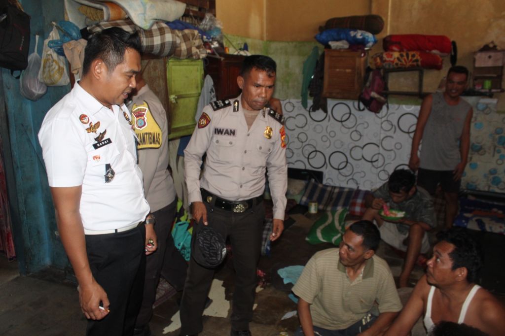 Anggota Polsek Rengat Barat berkunjung ke Rutan Rengat