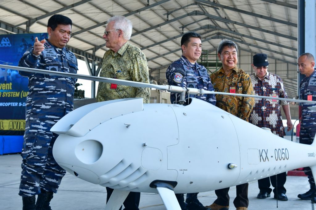 Laksamana Muda TNl Dr. Imam Musani menutup Training Unmanned Air sytem (UAS) Schiebel Camcopter S-100