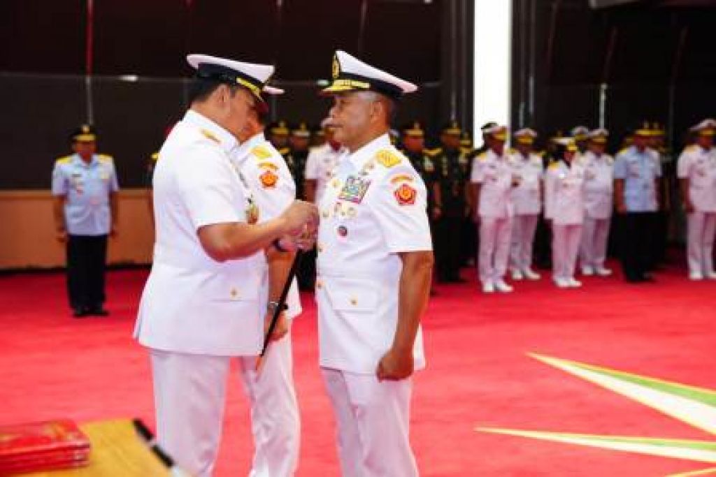 Panglima TNI memimpin Upacara Sertijab Irjen TNI dari Laksdya TNI Dr. Angkasa Dipua, Skepada Letjen TNI (Mar) Suhartono