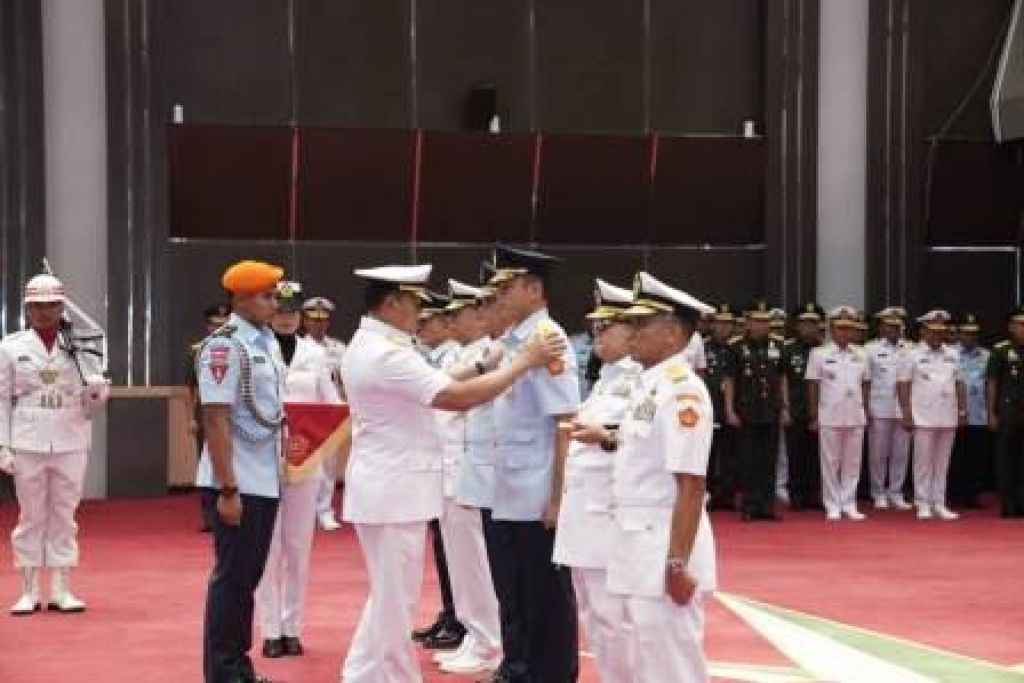 Laksamana TNI Yudo Margono, memimpin Upacara Serah Terima Jabatan (Sertijab) Kapusku TNI 