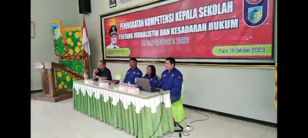 Pendidikan/penyuluhan jurnalis kepada Kepala Sekolah SMP se-Kabupaten Kediri