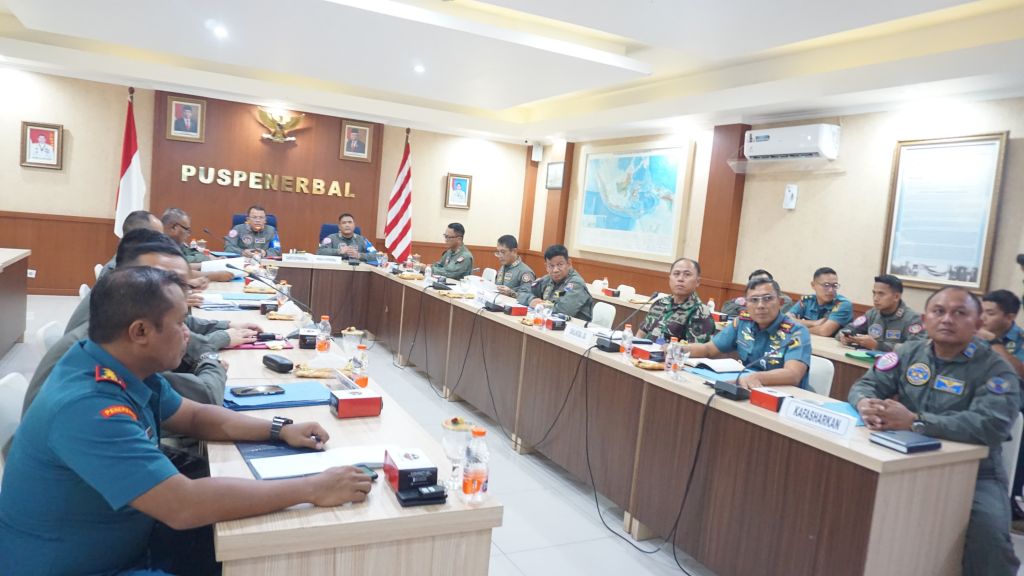 Komandan Puspenerbal Laksda TNl Sisyani Jaffar S.M. menggelar Rapat Staf dan Komando