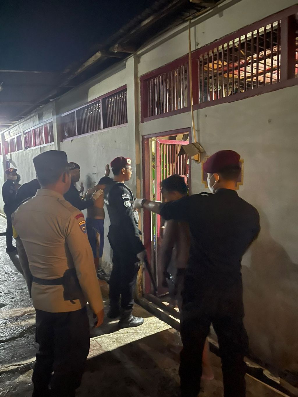 Penggeledahan kamar warga binaan