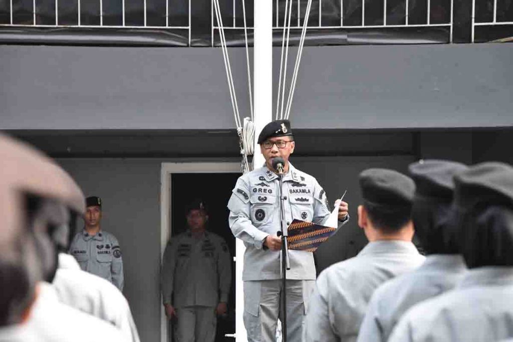 Laksda Bakamla Dr. Gregorious Agung W.D membacakan amanat Menteri Sosial Republik Indonesia 