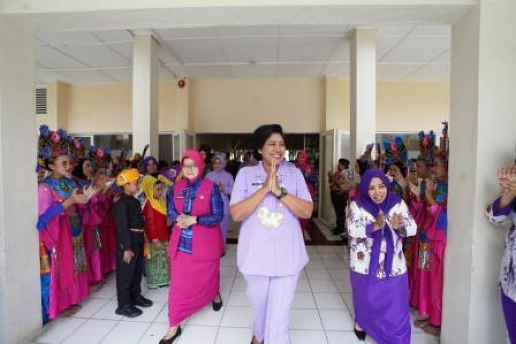 Ny. Vero Yudo Margono kunjungan kerja ke Rumah Sakit Patria IKKT dan SDS Yayasan Tunas Muda IKKT