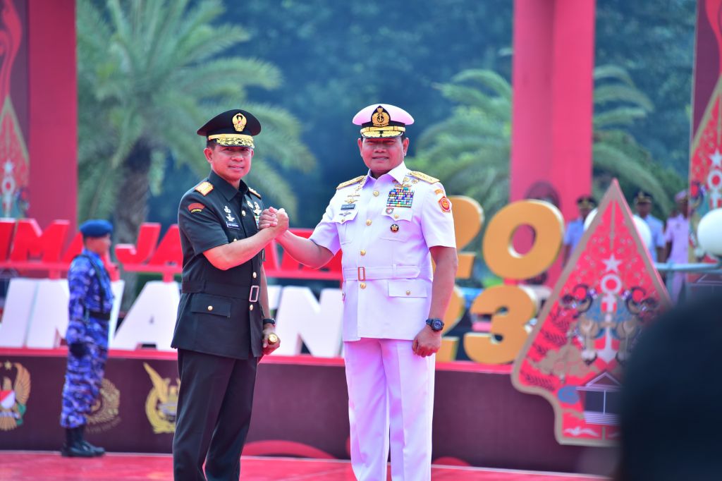 Sertijab Panglima TNI dari Laksamana TNl Yudo Margono ke Jenderal TNl Agus Subiyanto