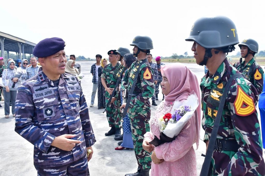 Terjun statis dalam Wing Day yang digelar di Shelter Skuadron 400 Wing Udara 2 Puspenerbal