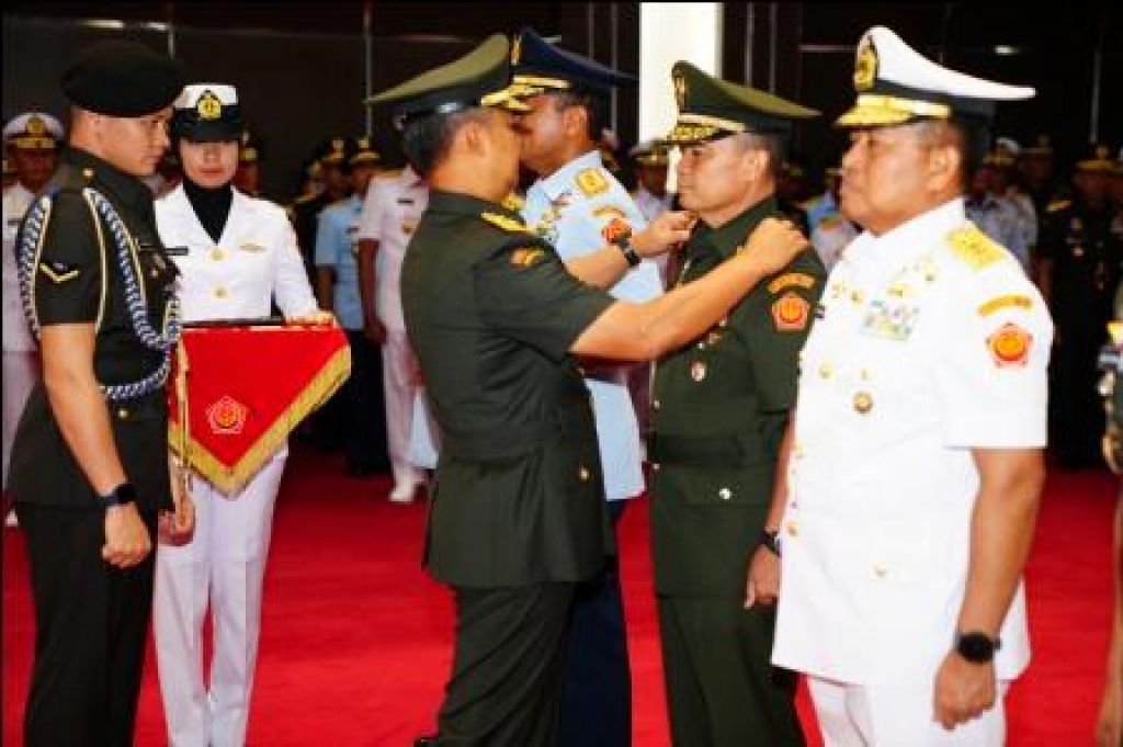  Letjen TNI Bambang Ismawan memimpin serah terima lima jabatan strategis di lingkungan Mabes TNI