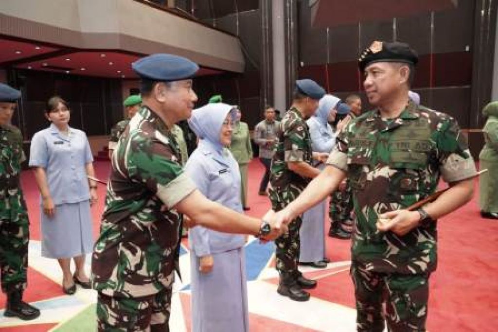 Jenderal TNI Agus Subiyanto memimpin upacara laporan kenaikan pangkat 17 Perwira Tinggi