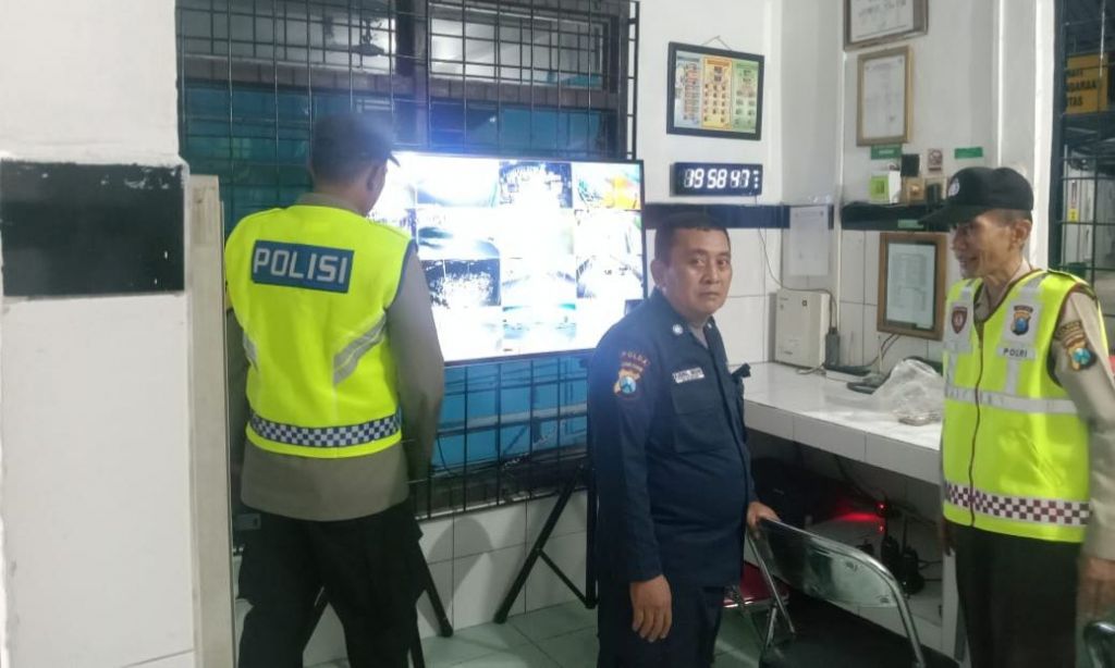 Patroli mobiling di wilayah hukum Polsek Ploso