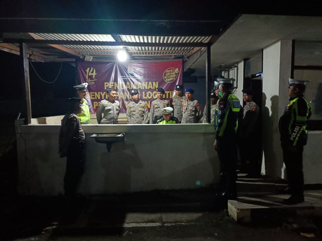 monitoring dan pengamanan gudang logistik Pemilu