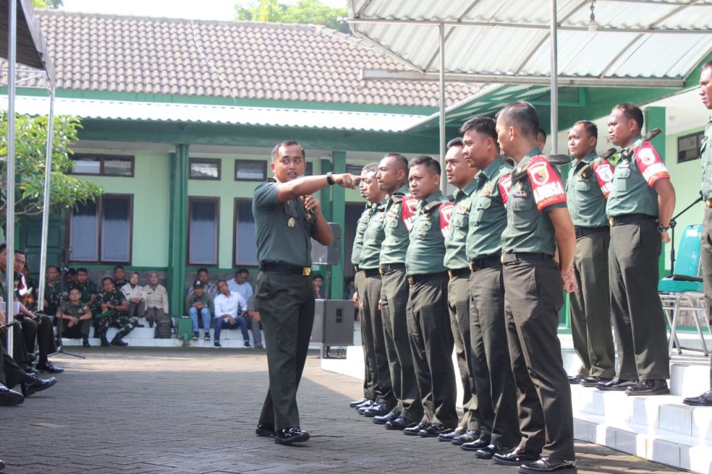 Letkol Inf Guntung Dwi Prasetyo memberikan arahan penting pada seluruh personel