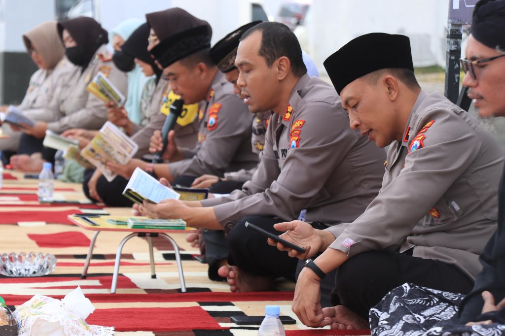 Kepolisian Resor Malang menggelar acara doa bersama