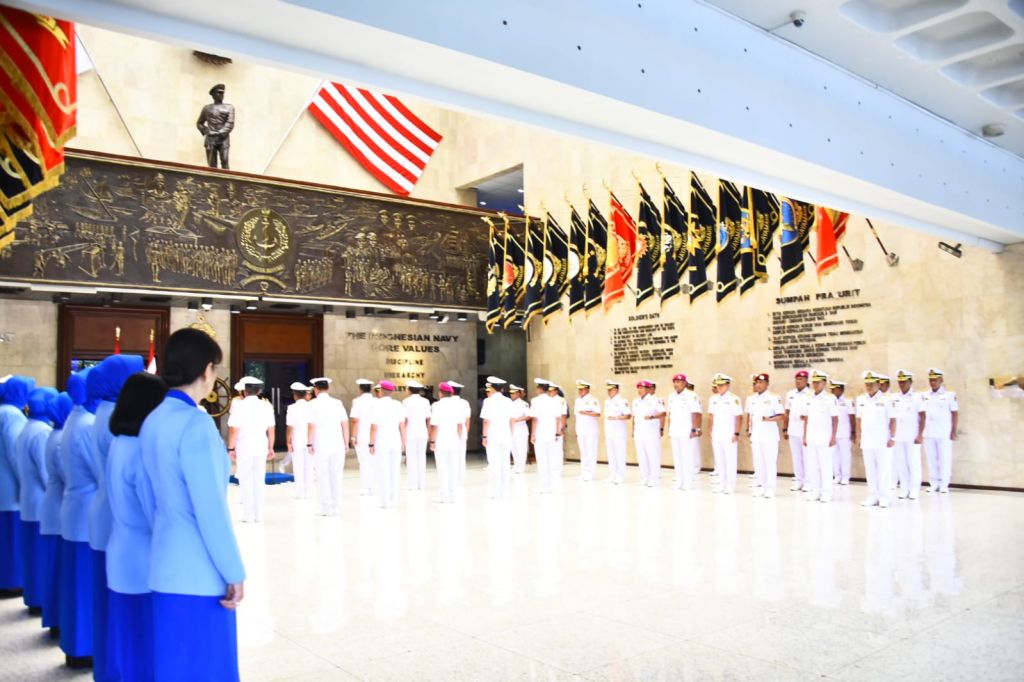 Laksda TNl Sisyani Jaffar menghadiri prosesi Serah Terima Jabatan (Sertijab) delapan jabatan strategis di lingkungan TNl AL