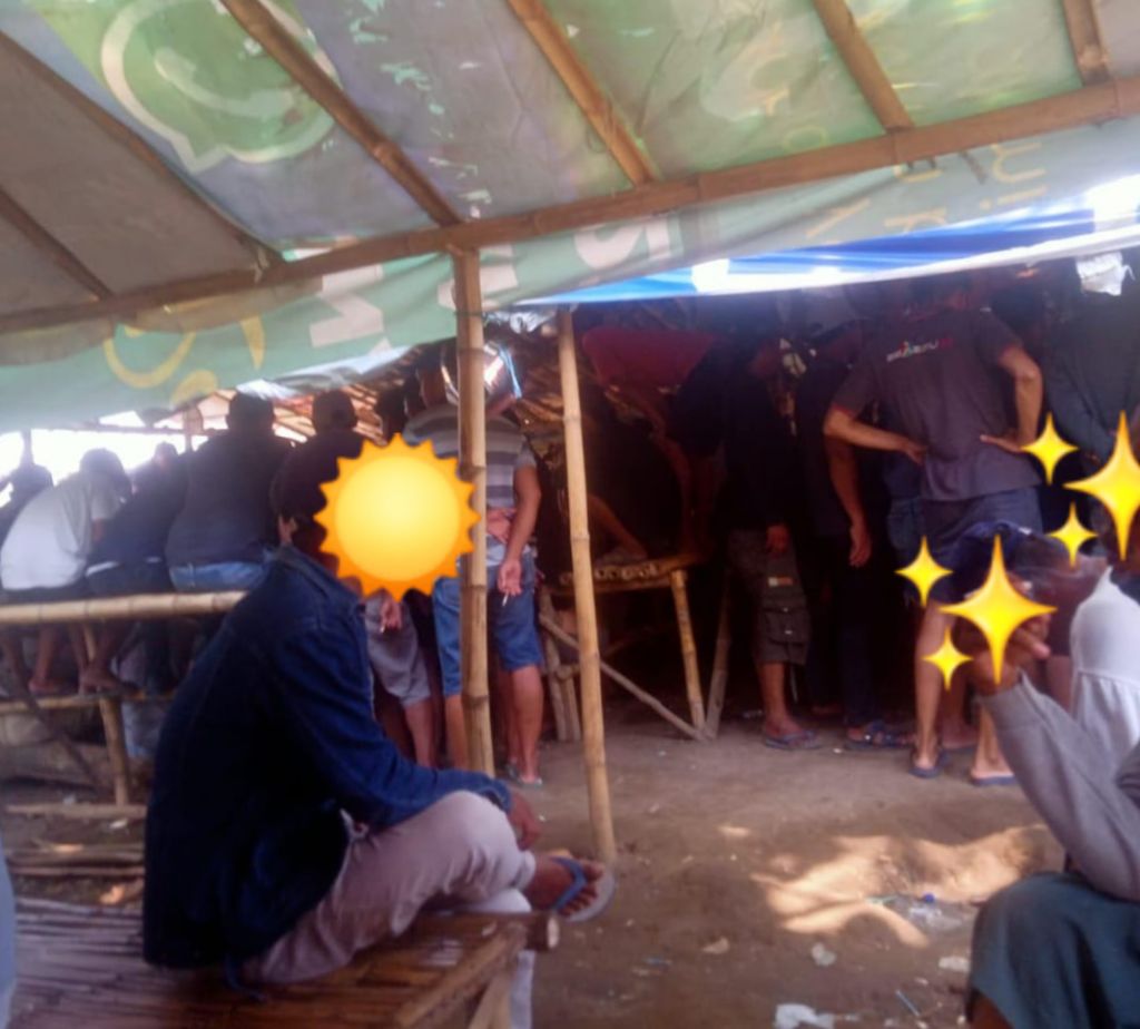 Arena sabung ayam di Dusun Ngabar, Desa Wates