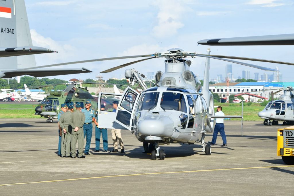 Laksda TNl Sisyani Jaffar menghadiri acara penyerahan hasil refurbishment dan suku cadang kritis helikopter Panther AS 565 MBE