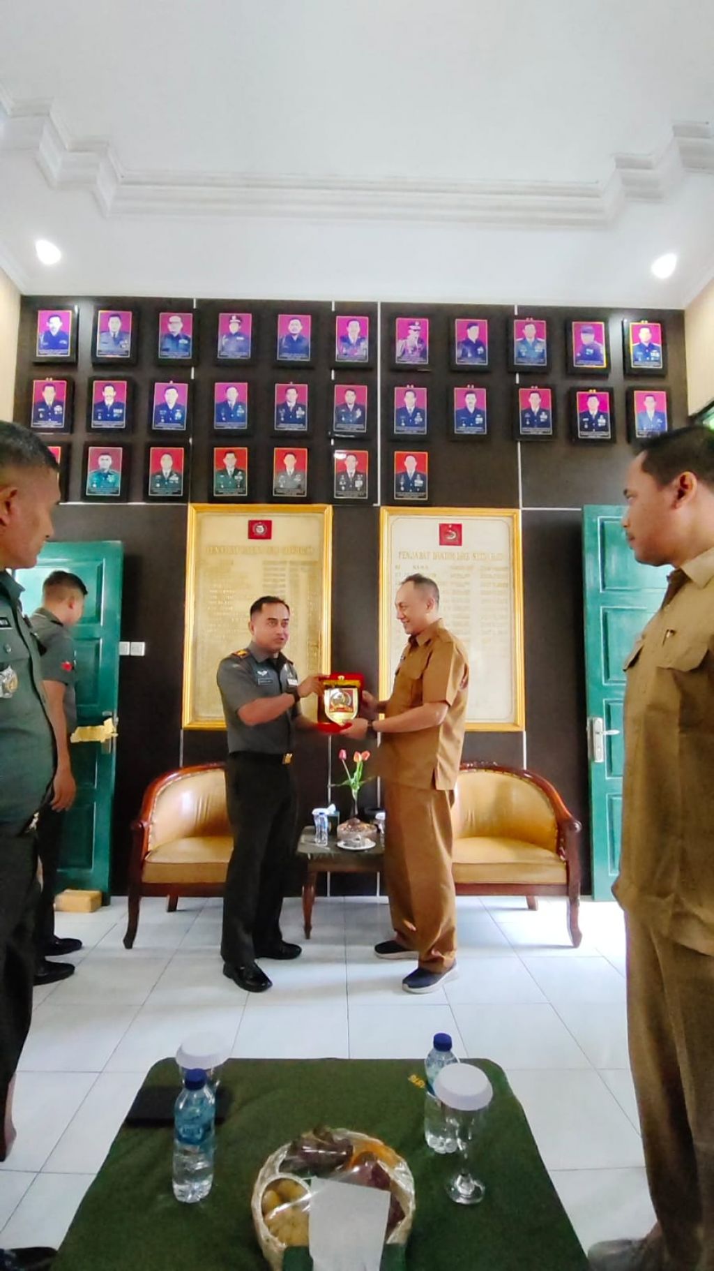 Kepala Desa Keboansikep, Sentot Heru Prasetyo dianugerahi Piagam Penghargaan