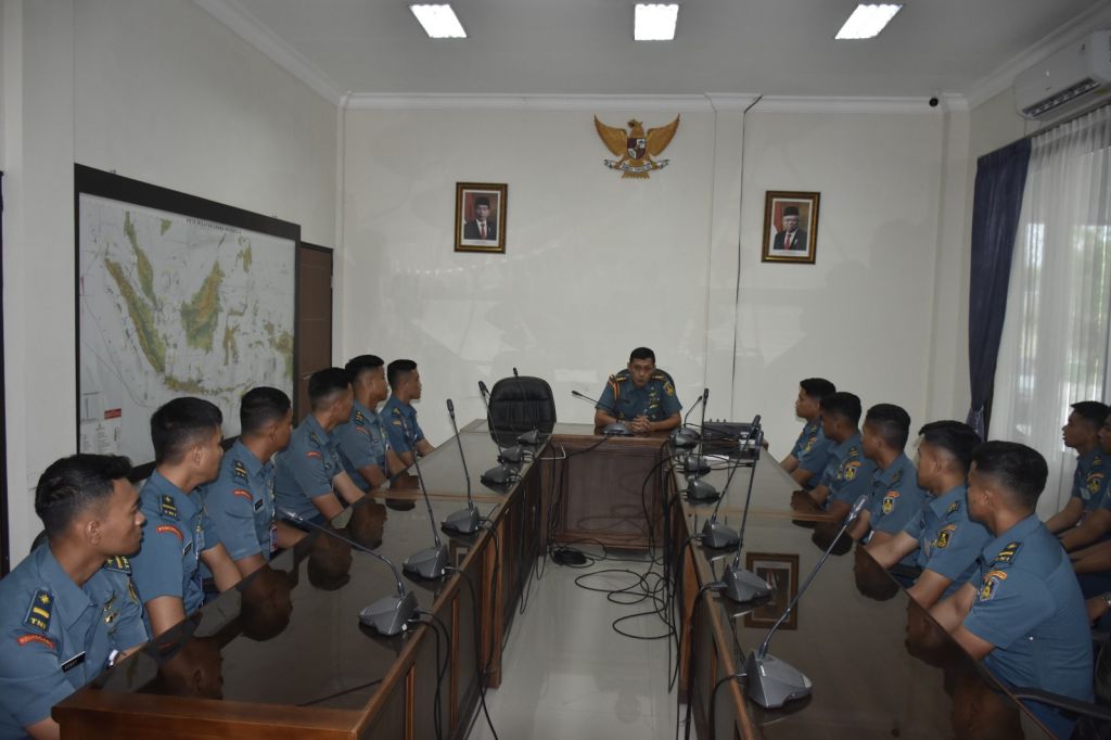 20 orang perwira lulusan Sekolah Penerbang Prajurit Sukarela Dinas Pendek